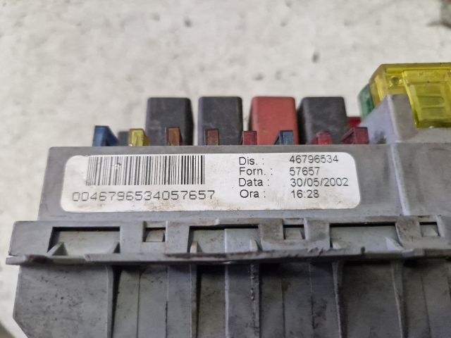 bontott FIAT STILO Biztosítéktábla Motortér