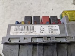 bontott FIAT STILO Biztosítéktábla Motortér