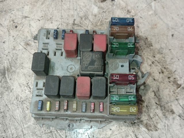 bontott FIAT STILO Biztosítéktábla Motortér