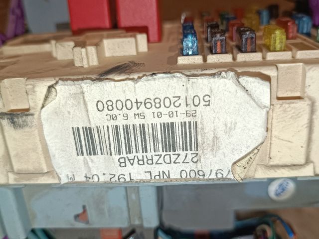 bontott FIAT STILO Biztosítéktábla Motortér