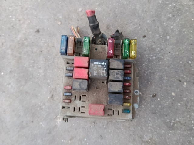 bontott FIAT STILO Biztosítéktábla Motortér