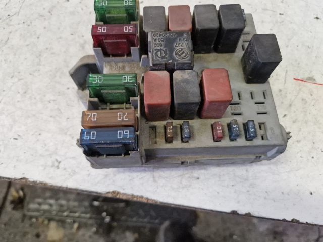 bontott FIAT STILO Biztosítéktábla Motortér