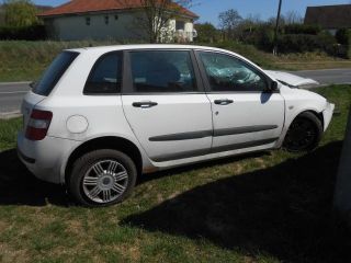 bontott FIAT STILO Jobb első Féknyereg Munkahengerrel