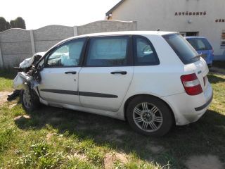 bontott FIAT STILO Jobb első Féknyereg Munkahengerrel