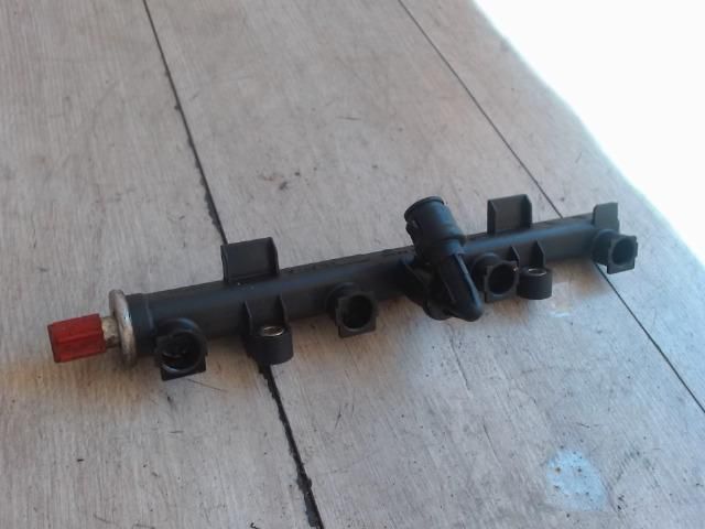 bontott FIAT STILO Porlasztó Sor / Híd