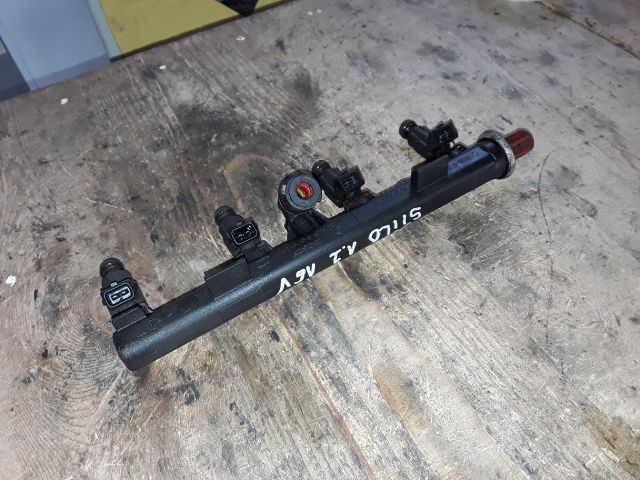 bontott FIAT STILO Porlasztó Sor / Híd