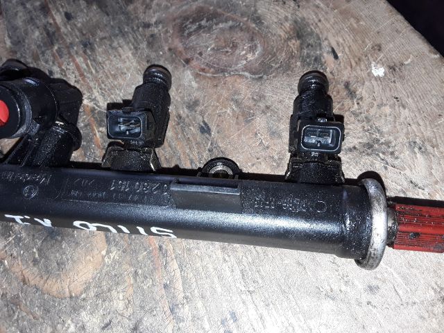 bontott FIAT STILO Porlasztó Sor / Híd