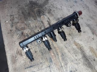 bontott FIAT STILO Porlasztó Sor / Híd