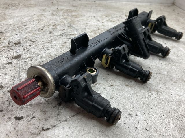 bontott FIAT STILO Porlasztó Sor / Híd