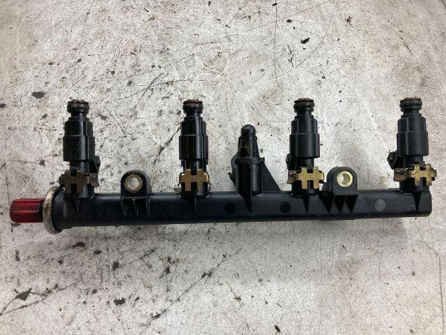 bontott FIAT STILO Porlasztó Sor / Híd