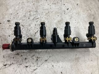 bontott FIAT STILO Porlasztó Sor / Híd