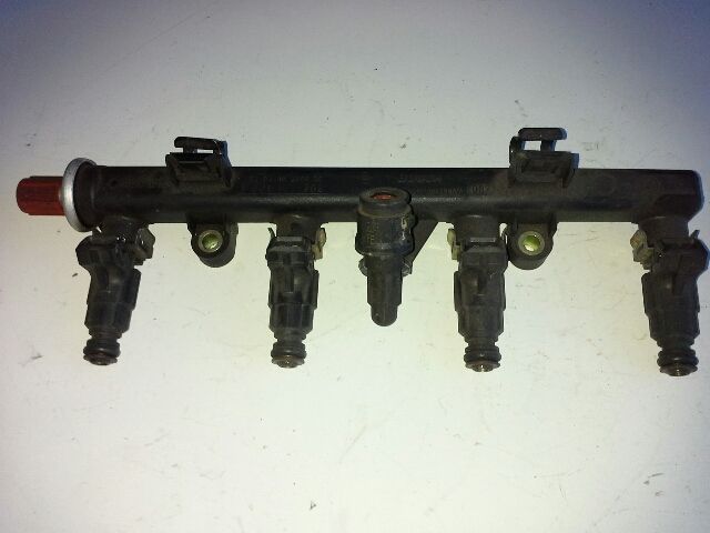 bontott FIAT STILO Porlasztó Sor / Híd