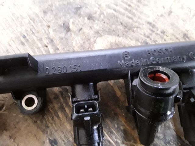 bontott FIAT STILO Porlasztó Sor / Híd