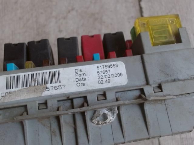 bontott FIAT STILO Biztosítéktábla Motortér