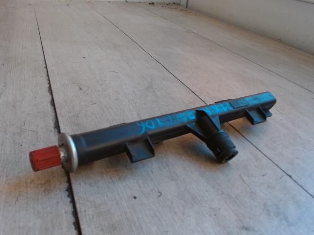 bontott FIAT STILO Porlasztó Sor / Híd