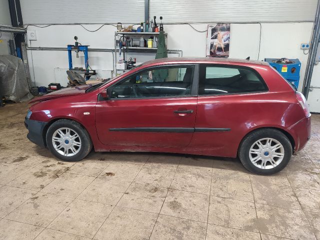 bontott FIAT STILO Biztosítéktábla Motortér