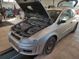 bontott FIAT STILO Biztosítéktábla Motortér