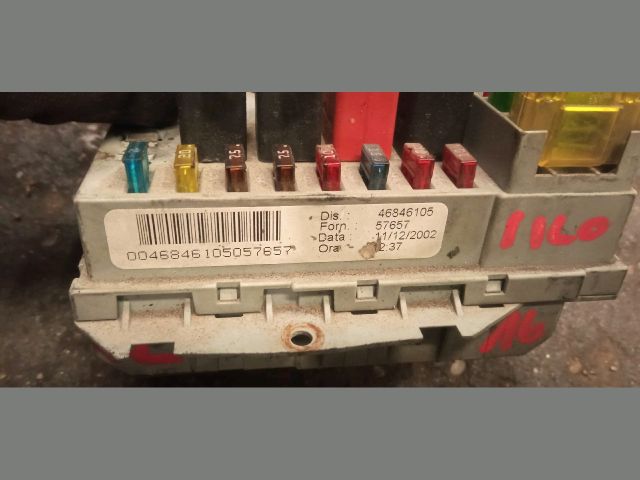 bontott FIAT STILO Biztosítéktábla Motortér