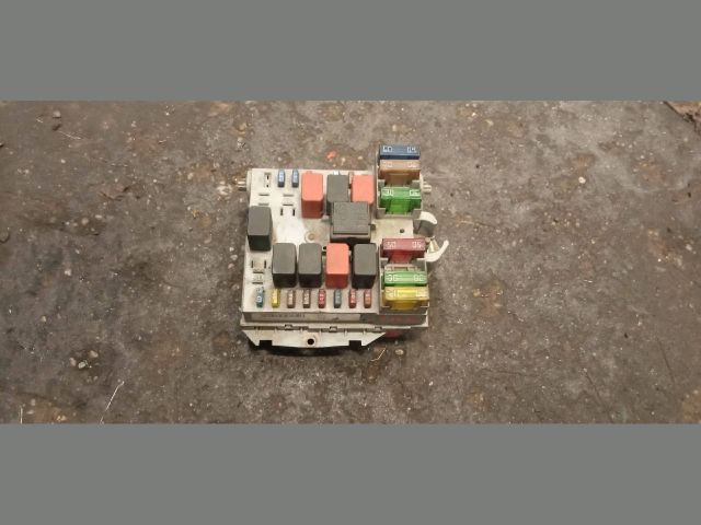 bontott FIAT STILO Biztosítéktábla Motortér