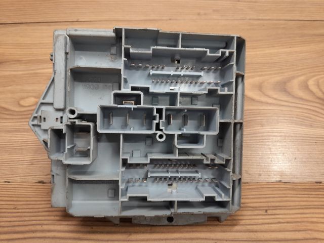 bontott FIAT STILO Biztosítéktábla Motortér