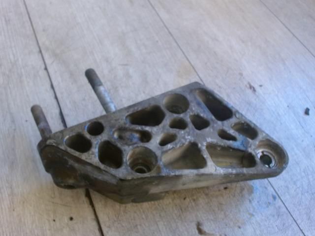 bontott FIAT STILO Motor Tartó Bak (Fém)