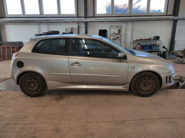 bontott FIAT STILO Nívópálca