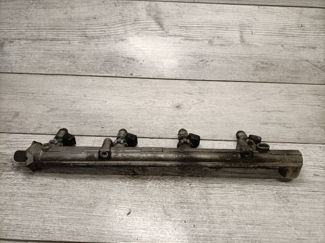 bontott FIAT STILO Porlasztó Sor / Híd