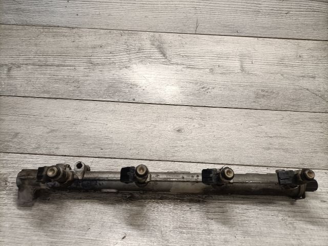 bontott FIAT STILO Porlasztó Sor / Híd