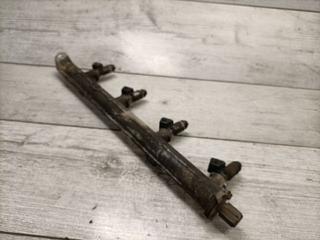 bontott FIAT STILO Porlasztó Sor / Híd