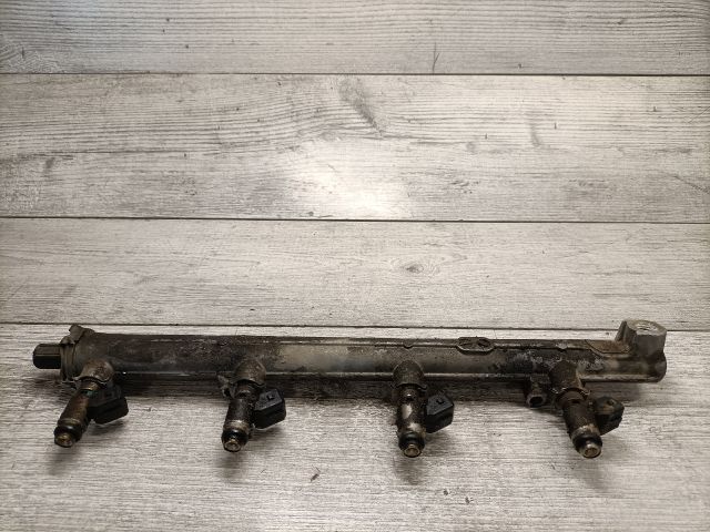 bontott FIAT STILO Porlasztó Sor / Híd