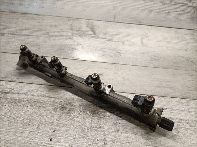 bontott FIAT STILO Porlasztó Sor / Híd