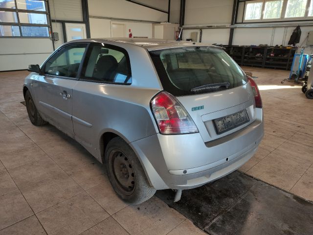 bontott FIAT STILO Tankbetöltő Cső (Fém)