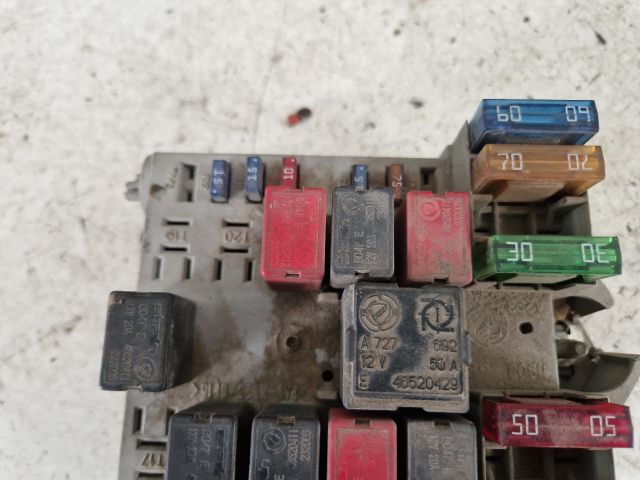 bontott FIAT STILO Biztosítéktábla Motortér