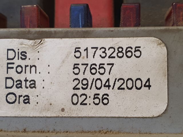 bontott FIAT STILO Biztosítéktábla Motortér