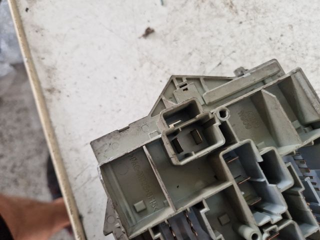 bontott FIAT STILO Biztosítéktábla Motortér