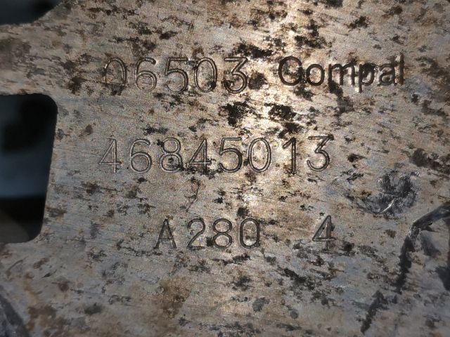 bontott FIAT STILO Motor Tartó Bak Jobb