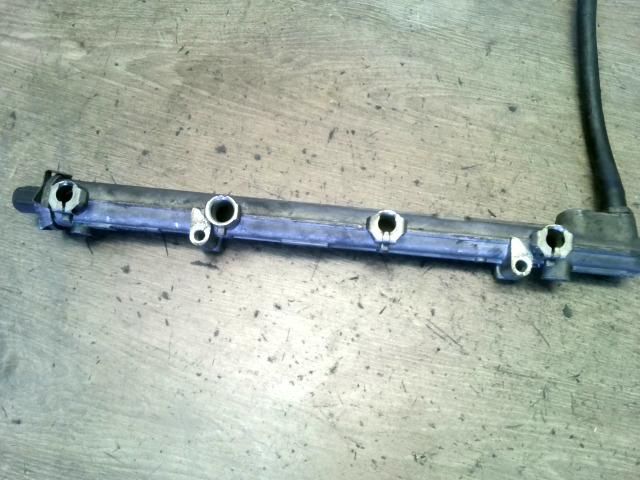 bontott FIAT STILO Porlasztó Sor / Híd