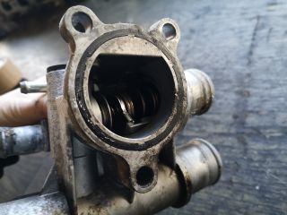 bontott FIAT STILO Termosztátház