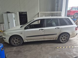 bontott FIAT STILO Motor (Fűzött blokk hengerfejjel)