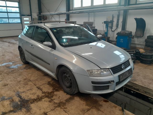 bontott FIAT STILO Biztosítéktábla Motortér