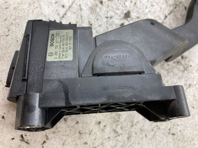 bontott FIAT STILO Gázpedál (Elektromos)