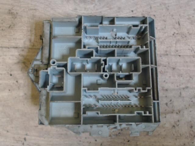 bontott FIAT STILO Biztosítéktábla Motortér