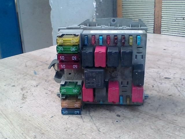 bontott FIAT STILO Biztosítéktábla Motortér