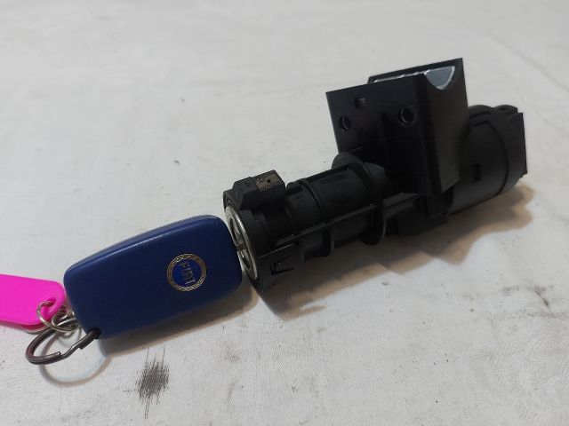 bontott FIAT STILO Gyújtáskapcsoló Házzal