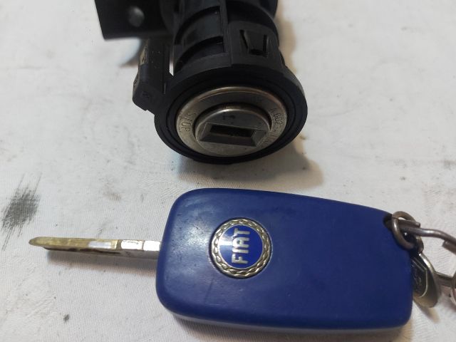 bontott FIAT STILO Gyújtáskapcsoló Házzal