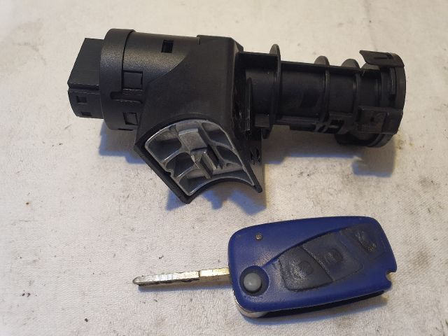 bontott FIAT STILO Gyújtáskapcsoló Házzal