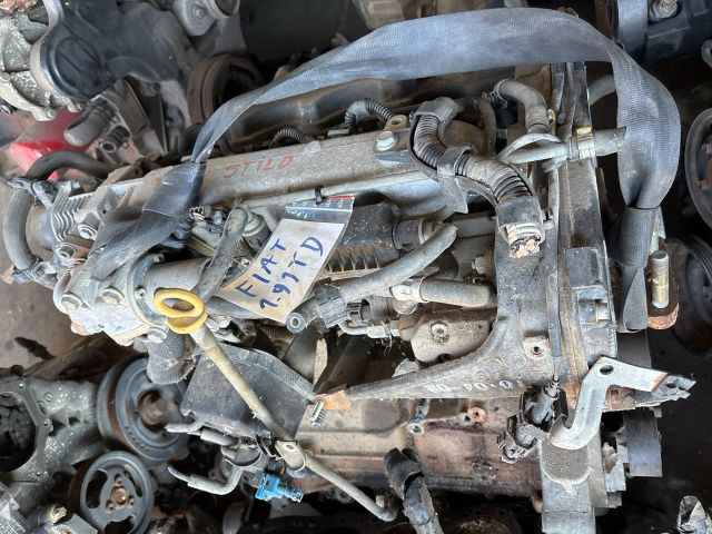 bontott FIAT STILO Motor (Fűzött blokk hengerfejjel)