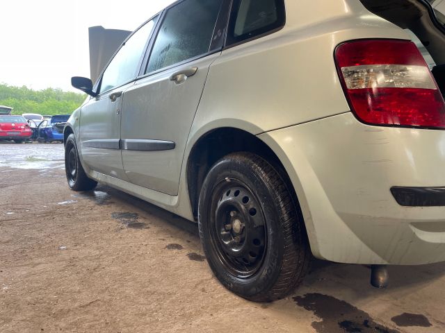 bontott FIAT STILO Bal B Oszlop Burkolat