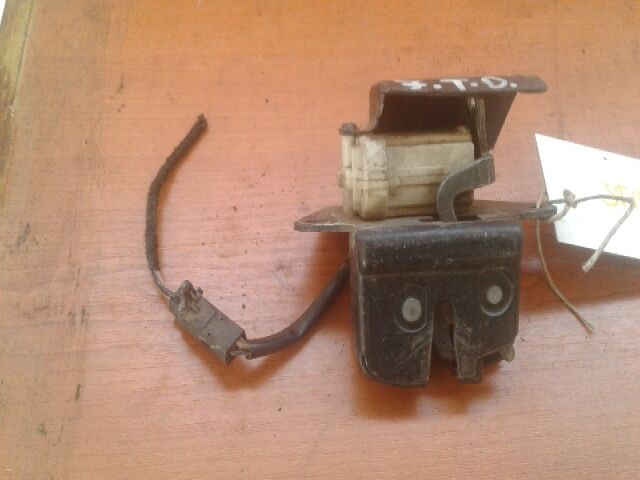 bontott FIAT STILO Bal Csomagtérajtó Zárszerkezet