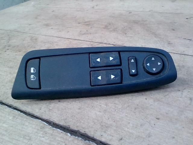 bontott FIAT STILO Bal első Ablakemelő Kapcsoló